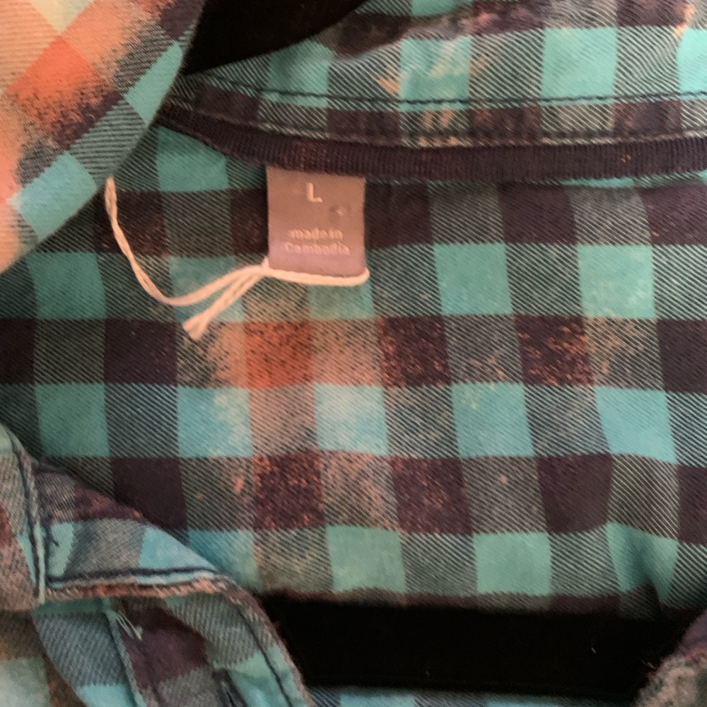 Distressed flannel - Picture 3 of 3